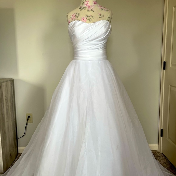 Disney Fairytale Wedding Dress - Picture 2 of 16